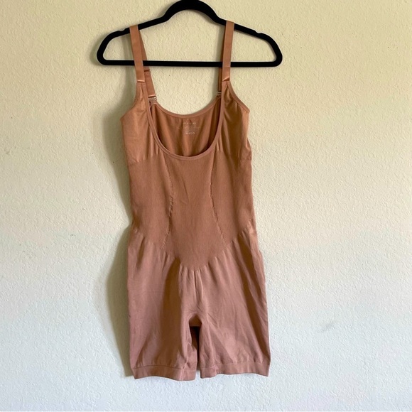 Other - Woman’s full body short shape wear size XL sculpted body stretch undergarment